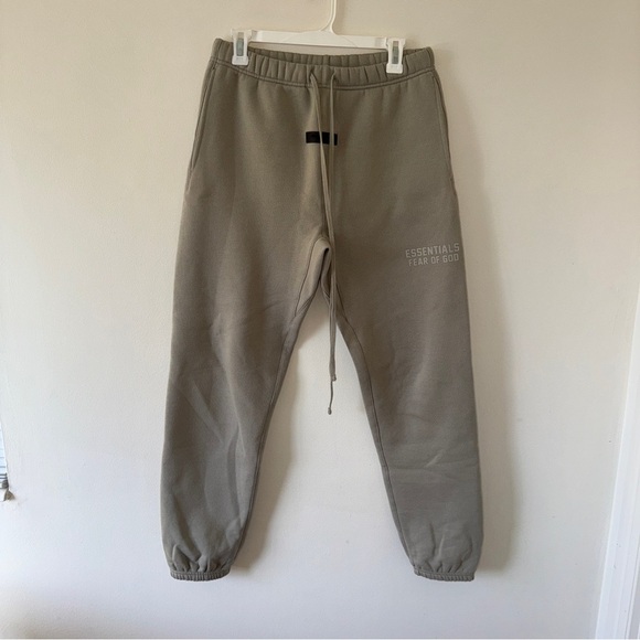 Fear of God Essentials - Logo-Flocked Cotton-Blend Jersey
Sweatpants Jogger Tan - Picture 2 of 6